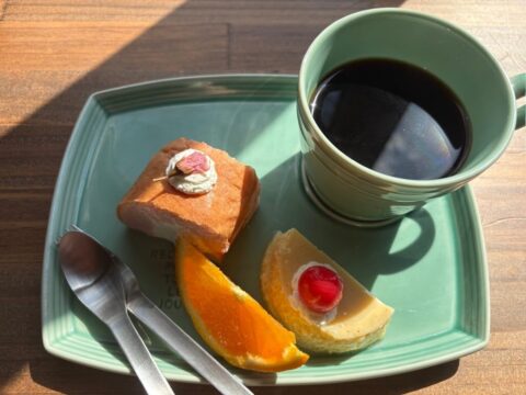 Sakura roll cake at Bird Men café